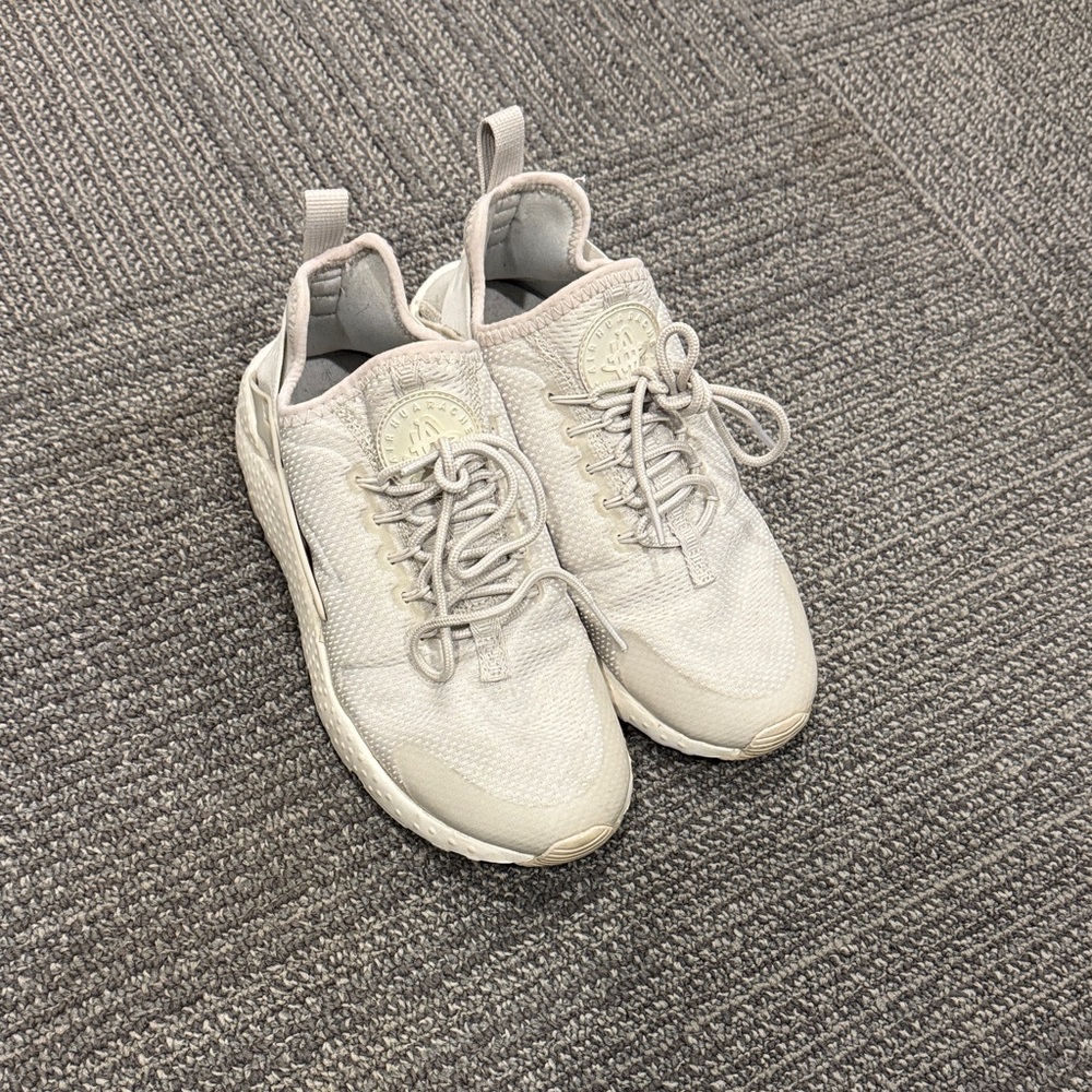 Nike Women's Sneakers in Light Gray